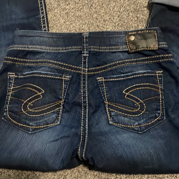 Silver Suki Mid Rise Capri - Picture 2 of 7